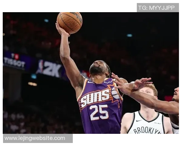 曾凡博防守贾里德巴特勒失误被罚犯规瞬间回顾